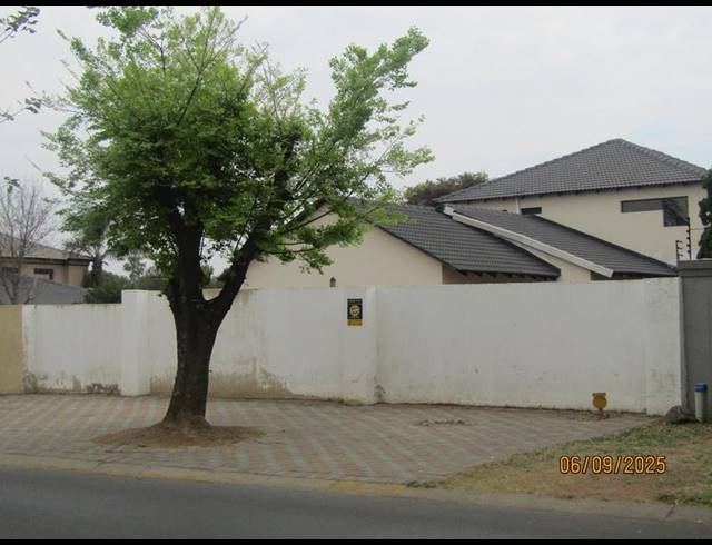 6 BEDROOM HOUSE FOR SALE IN SUNWARD PARK